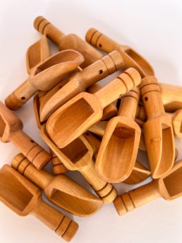 WOODEN PLAYDOUGH SCOOP